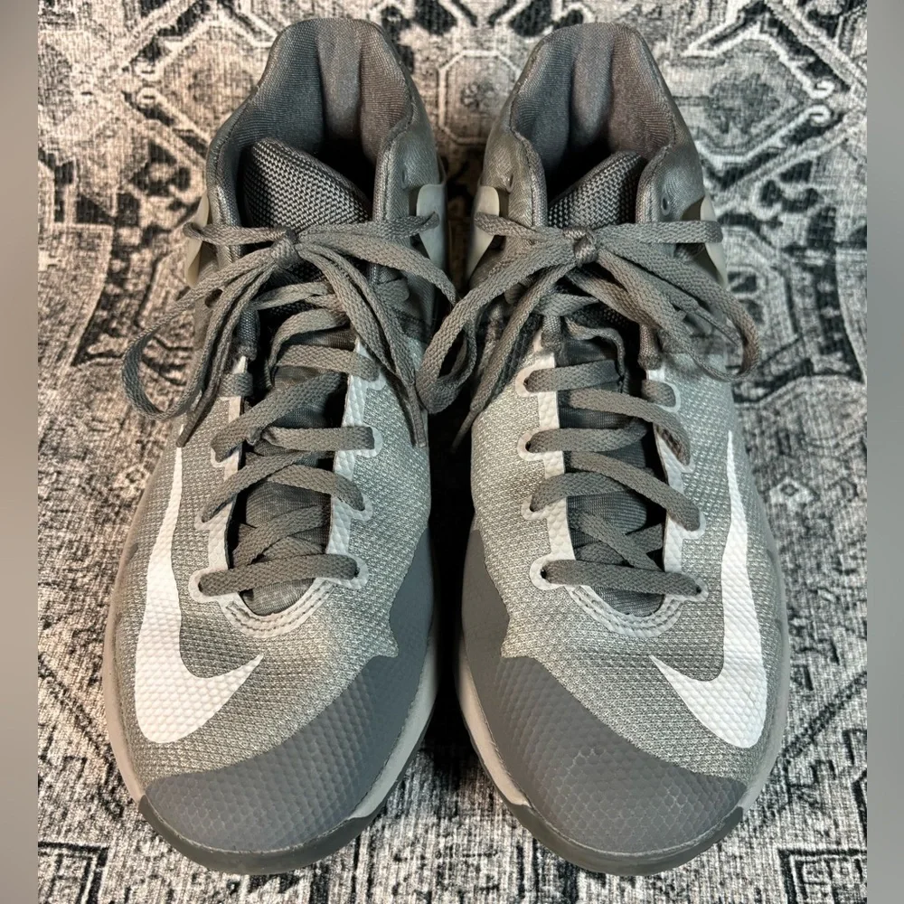 Nike‎ Boys KD Trey 5 IV Wolf Gray Lace Up Basketball Shoes Size 5.5Y